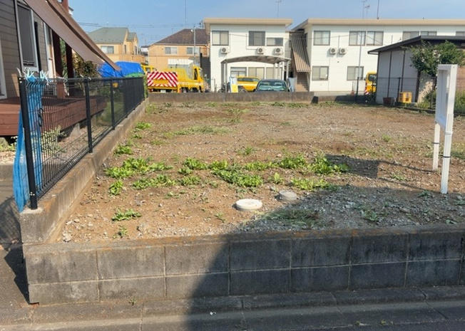 【外観】 | 土地購入を検討されている場合、境界杭がない状態で購入してしまうと境界確定測量をする必要があり、費用がかかります。購入の前に、売主、隣土地所有者立ち合いのもと境界を確定し境界杭を設置するのがベストです。