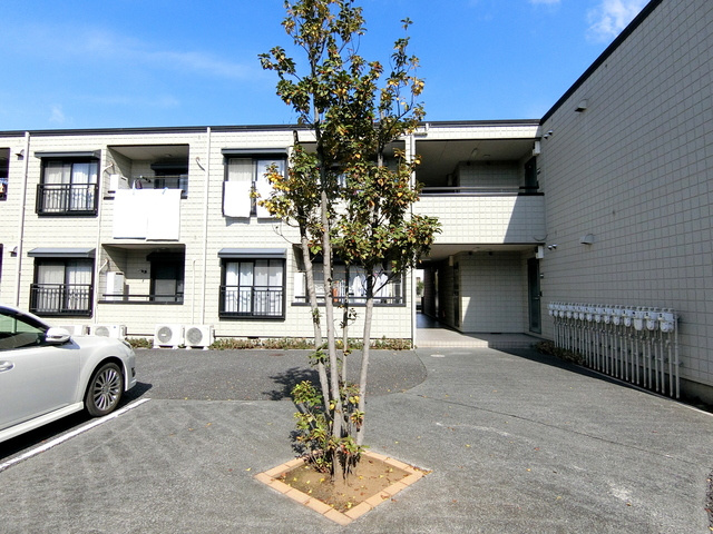 アイレックス・ヴィレッジのその他|★敷地内／エントランスが広く、お子様の飛び出しも安心です★