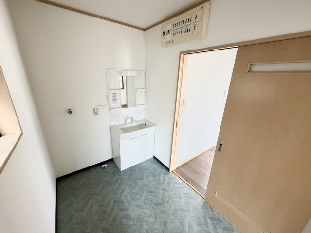 和歌山市有本　中古一戸建ての洗面所