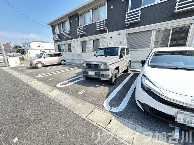 グランクレールの駐車場