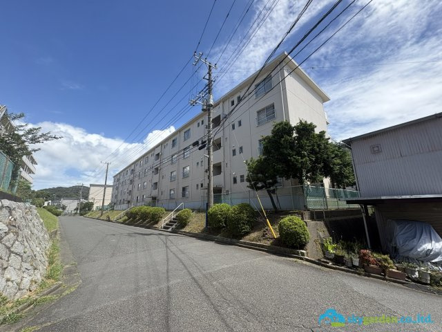 東逗子団地　１３号棟の外観