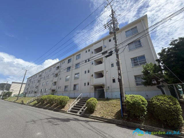 東逗子団地　１３号棟の外観