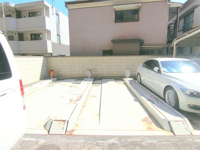 スカイヒルズ羽田の駐車場