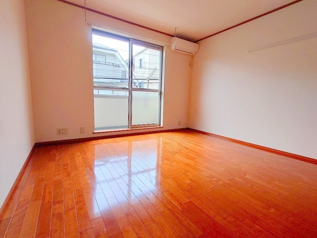 メゾンＵ・Ｓの居間・リビング|★キレイなフローリングのお部屋です★