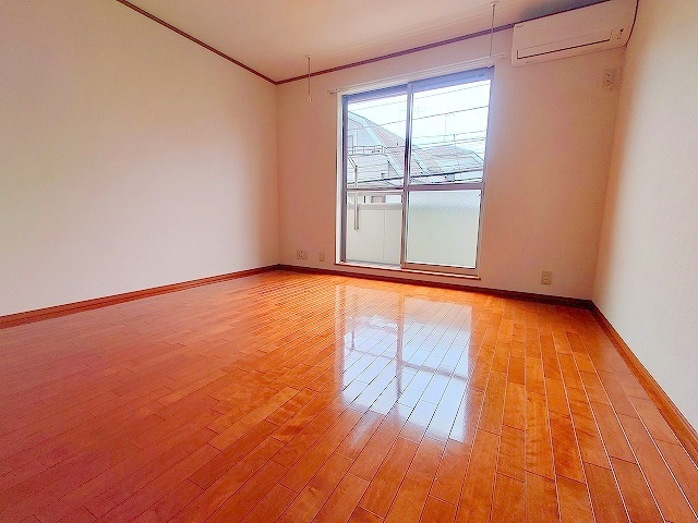 メゾンＵ・Ｓの居間・リビング|★キレイなフローリングのお部屋です★