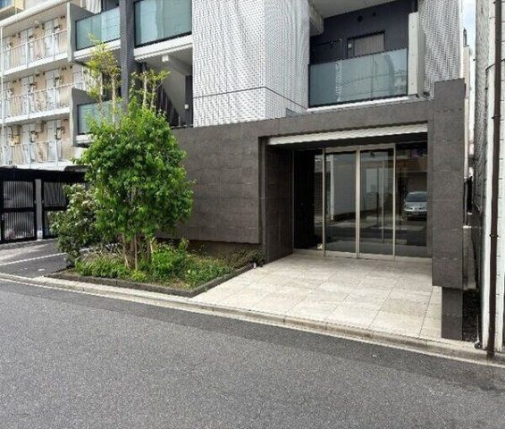 シーズンフラッツ矢場のエントランス