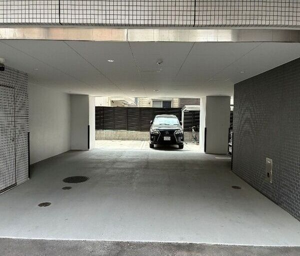 シーズンフラッツ矢場の駐車場