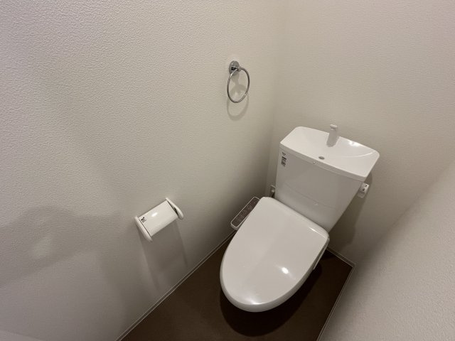 ジーメゾン岩槻南平野ヒラリアのトイレ|清潔感のあるトイレです