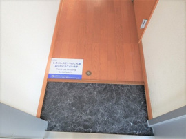 毎日通る玄関はこちらです