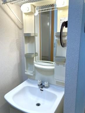 明るい洗面所です
