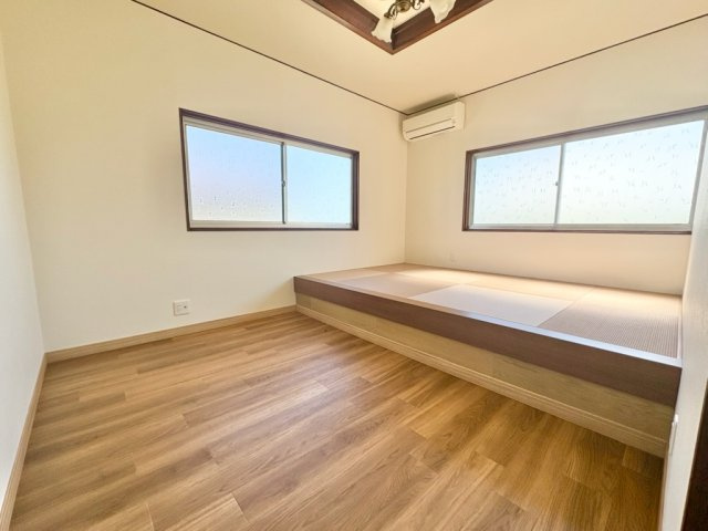 泉南市男里　中古平屋建ての洋室