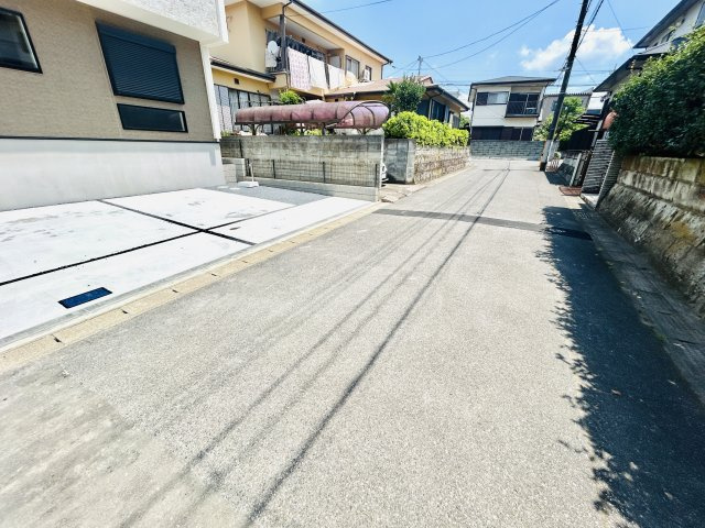 千葉市若葉区千城台南１丁目の前面道路含む現地写真
