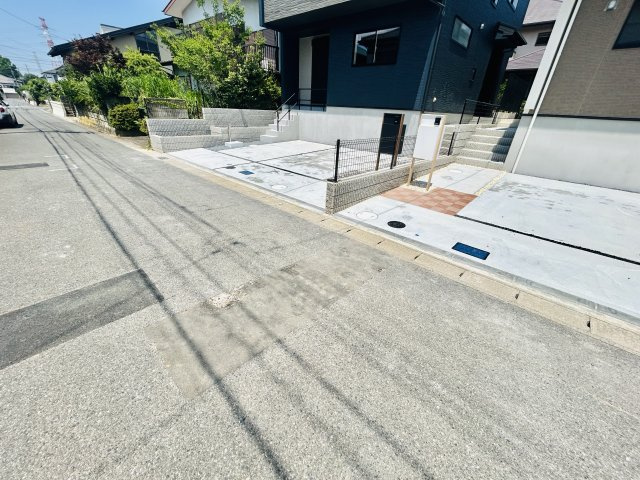 千葉市若葉区千城台南１丁目の前面道路含む現地写真