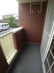 お洗濯にも便利なバルコニー付き