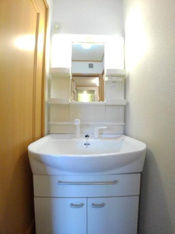 コンパクトで使いやすい洗面所