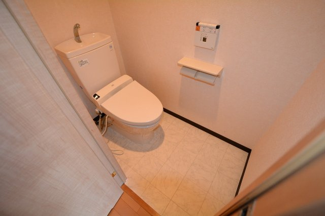ウォシュレット付きのトイレです♪