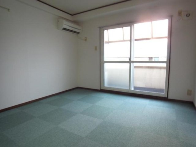 個人の部屋や寝室として使える洋室です