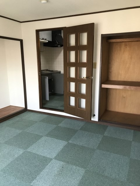 スタンダードな洋室です