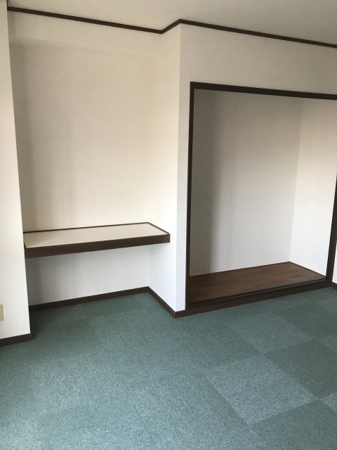 コンパクトで使いやすい洋室です
