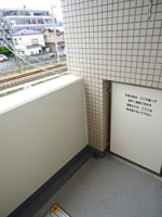 バルコニーからの眺めを楽しみながら食事をしませんか
