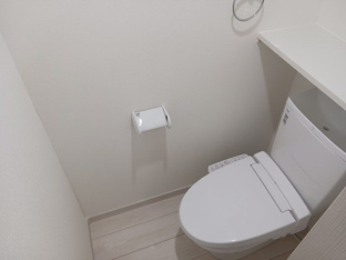 ゆったりとした空間のトイレです