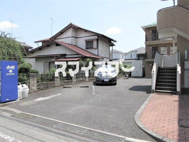 羽村市富士見平１丁目の賃貸マンションの駐車場