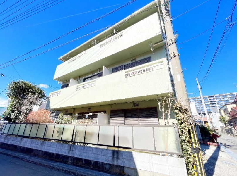 横浜市瀬谷区瀬谷４丁目のアパートの外観