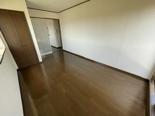 【寝室】 | サンドミール | 別号室参考写真(反転)