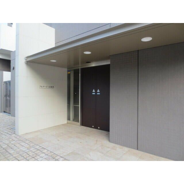 フレアージュ白金台のエントランス