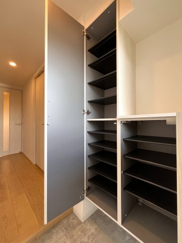 マンションニュー目黒の玄関