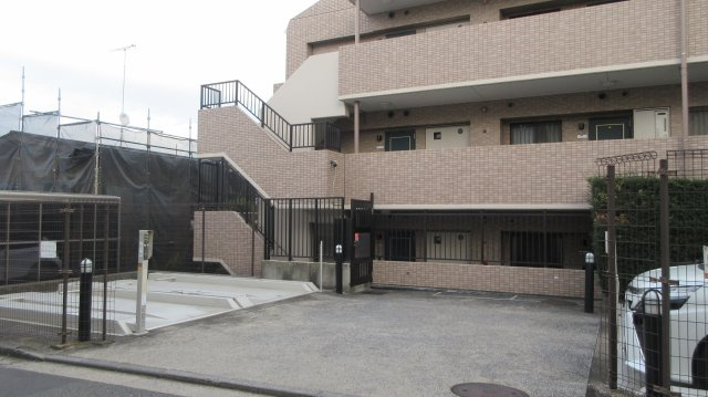 横浜市保土ケ谷区釜台町の駐車場