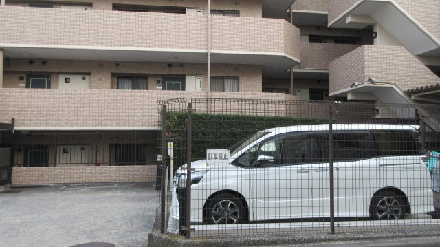 横浜市保土ケ谷区釜台町の駐車場