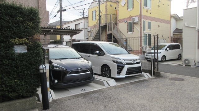 横浜市保土ケ谷区釜台町の駐車場