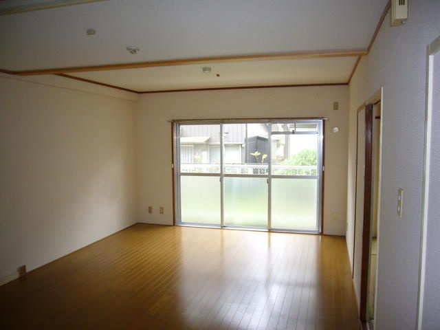 コーポ天子山№１の居間・リビング|使いやすい居間です