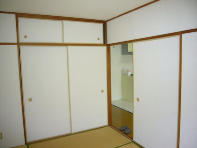 コーポ天子山№１の収納|ちょっとした収納スペースも充実しています