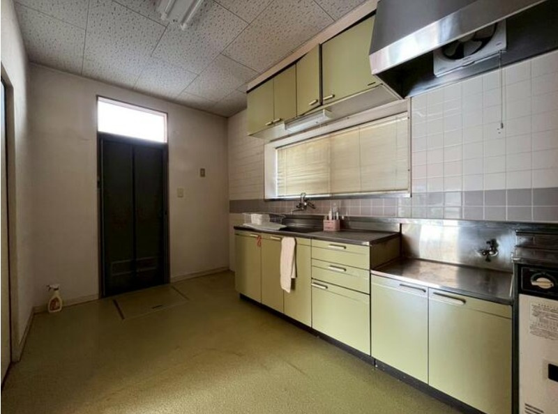邑楽郡大泉町 朝日５丁目（東小泉駅） 2階建 ４ＬＤＫのキッチン