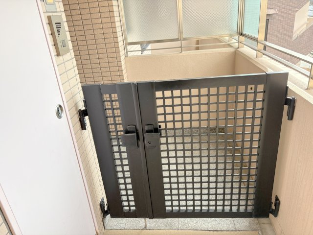 AOIアートビルのエントランス