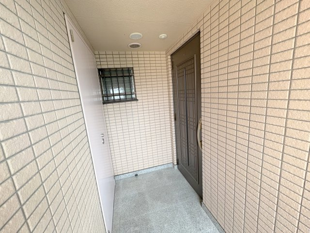 AOIアートビルのエントランス