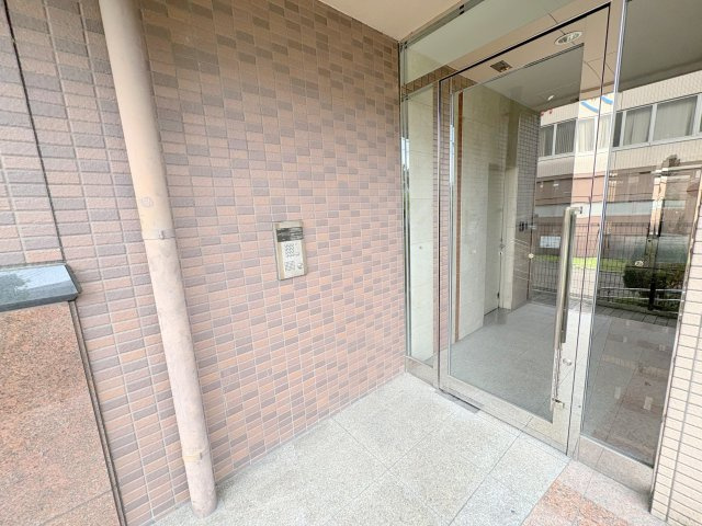 AOIアートビルのエントランス