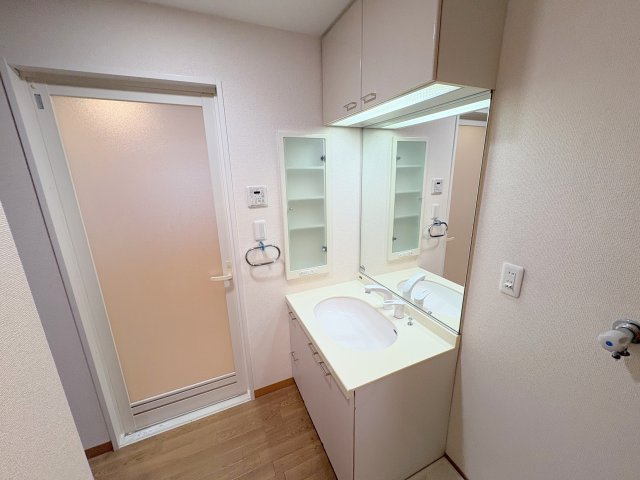 AOIアートビルの独立洗面台