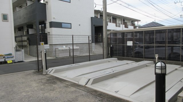横浜市保土ケ谷区釜台町の駐車場