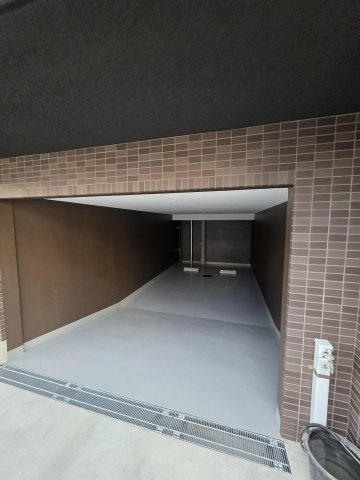 レンティーヴァ綾瀬の駐車場