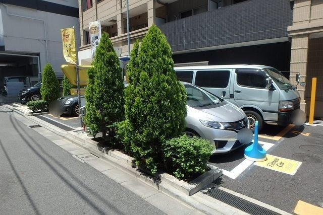 セ　ジョリ　浅草　ベルグレードの駐車場