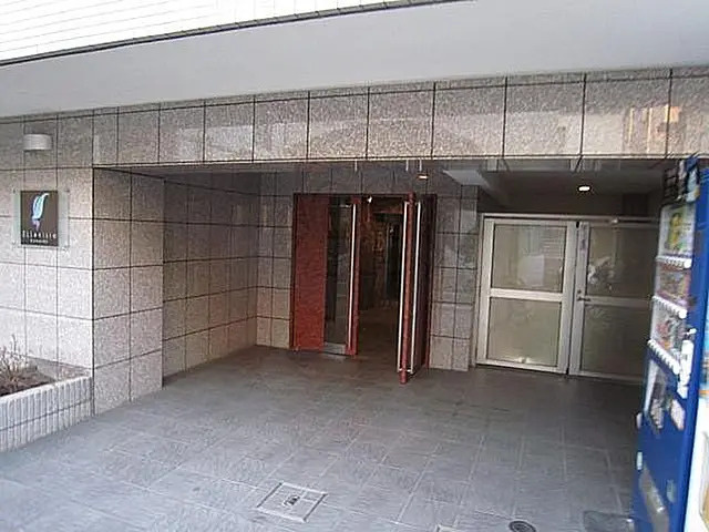 エルニシア亀戸のエントランス