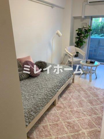 アークマーク蒲田アジールコートの居間・リビング|同建物内、別のお部屋の参考写真になります。
