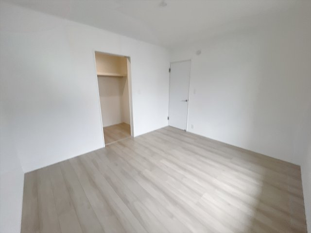【新築戸建】前橋市青柳町431番の洋室|■2階洋室｜ナチュラルカラーの床です。模様替えなどとても楽しく工夫できます♪陽当たり、風通しもとても良いので毎日快適な生活スタートです！子供部屋にも良いですね♪