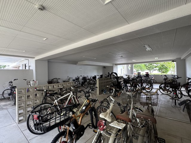 エルタウン学園6の駐輪場