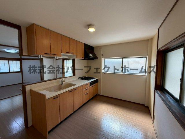春日町戸建　賃貸の居間・リビング|こちらの居間で趣味の時間をお楽しみください