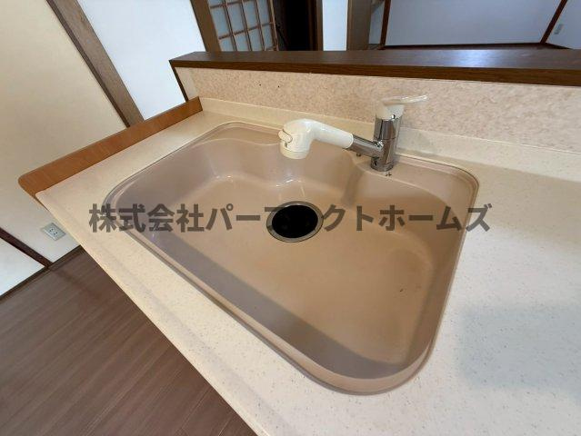 春日町戸建　賃貸のキッチン|キッチンでお料理をお楽しみください