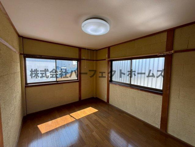 春日町戸建　賃貸の洋室|コンパクトで使いやすい洋室です